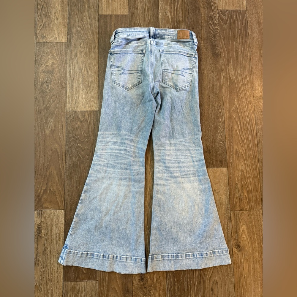 American Eagle Jeans -Flare Leg- Size 4 - Picture 2 of 5